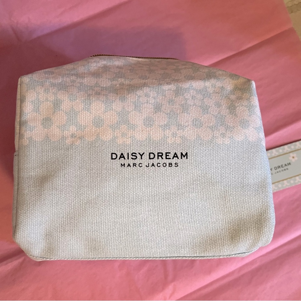 NWT MARC JACOBS NWT Daisy Dream Toiletry Bag